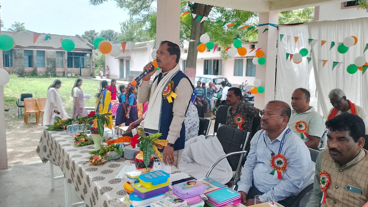 स्वतंत्रता  दिवस पर अजजा मोर्चा के प्रदेश उपाध्यक्ष व डीडीसी